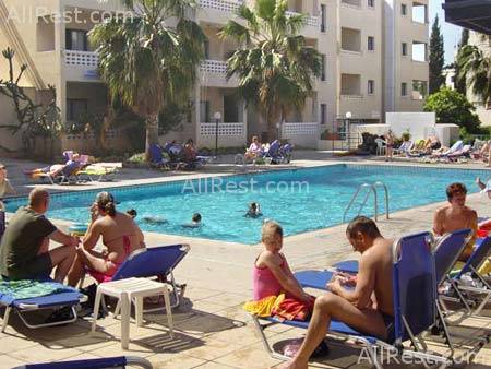 Damon Hotel Apts 6